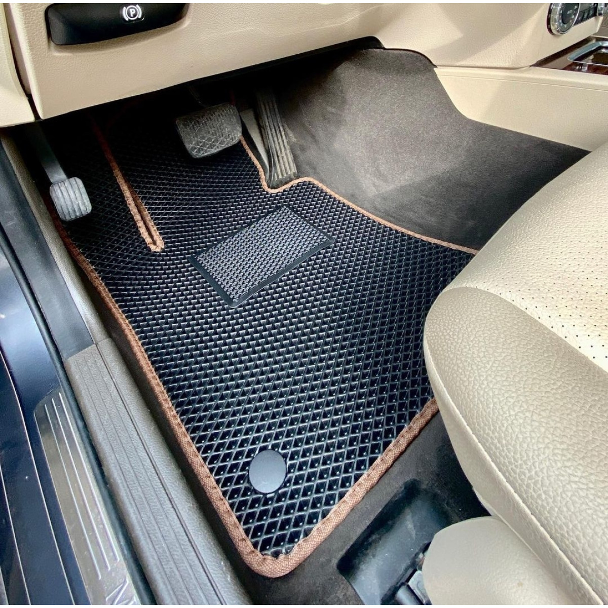 Polümeer EVA põrandamatid Tesla Model Y  alates 2021a.