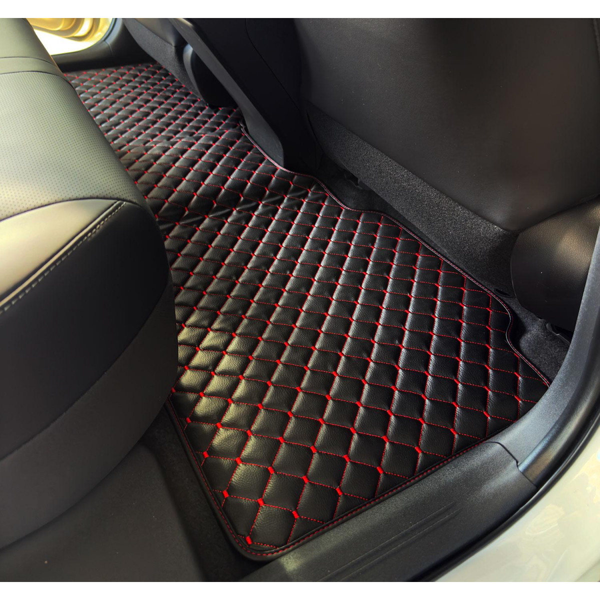 Ekonahast matid QuiltyMats ACURA RSX 2001-2006a. (Must / punased õmblused)