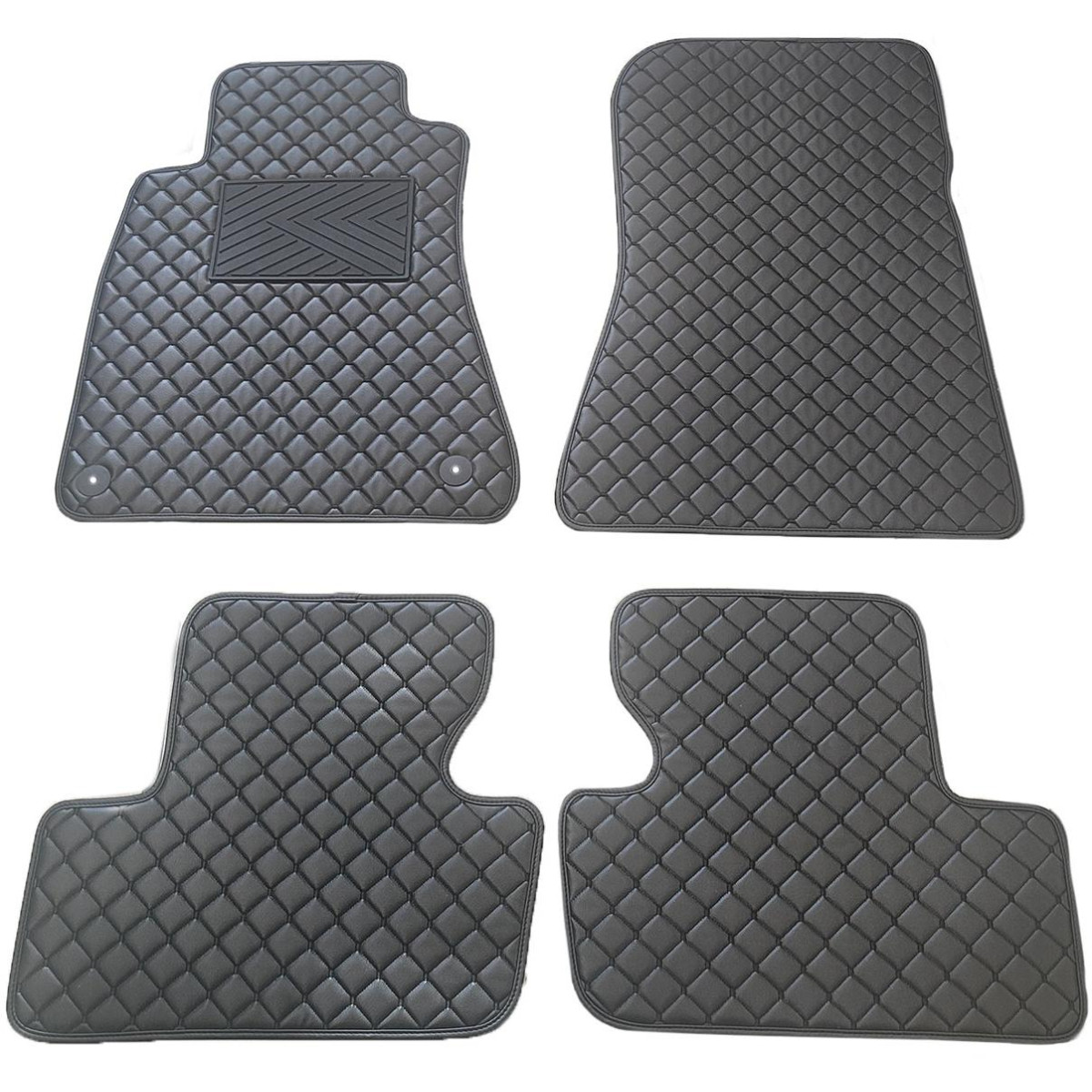 Ekonahast matid QuiltyMats LEXUS IS 2005-2013a. (Must / mustad õmblused)