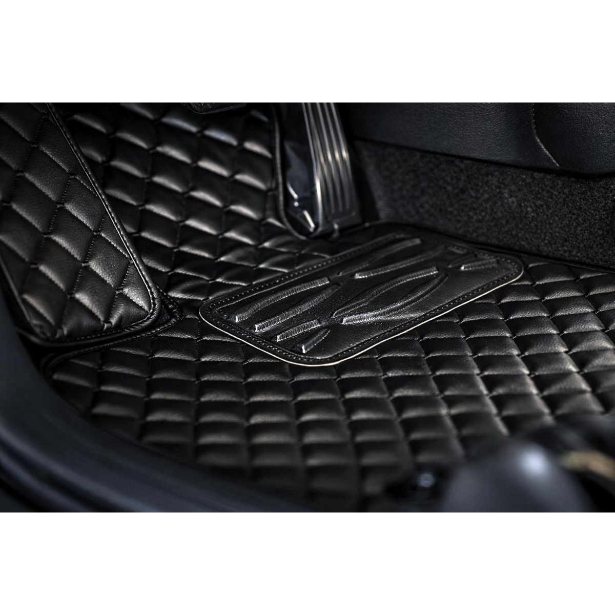Ekonahast matid QuiltyMats VOLKSWAGEN T5 CARAVELLE 2003-2015a. (I, II ja III eilės ja bag., prailginta 8v.) (Must / mustad õmblused)