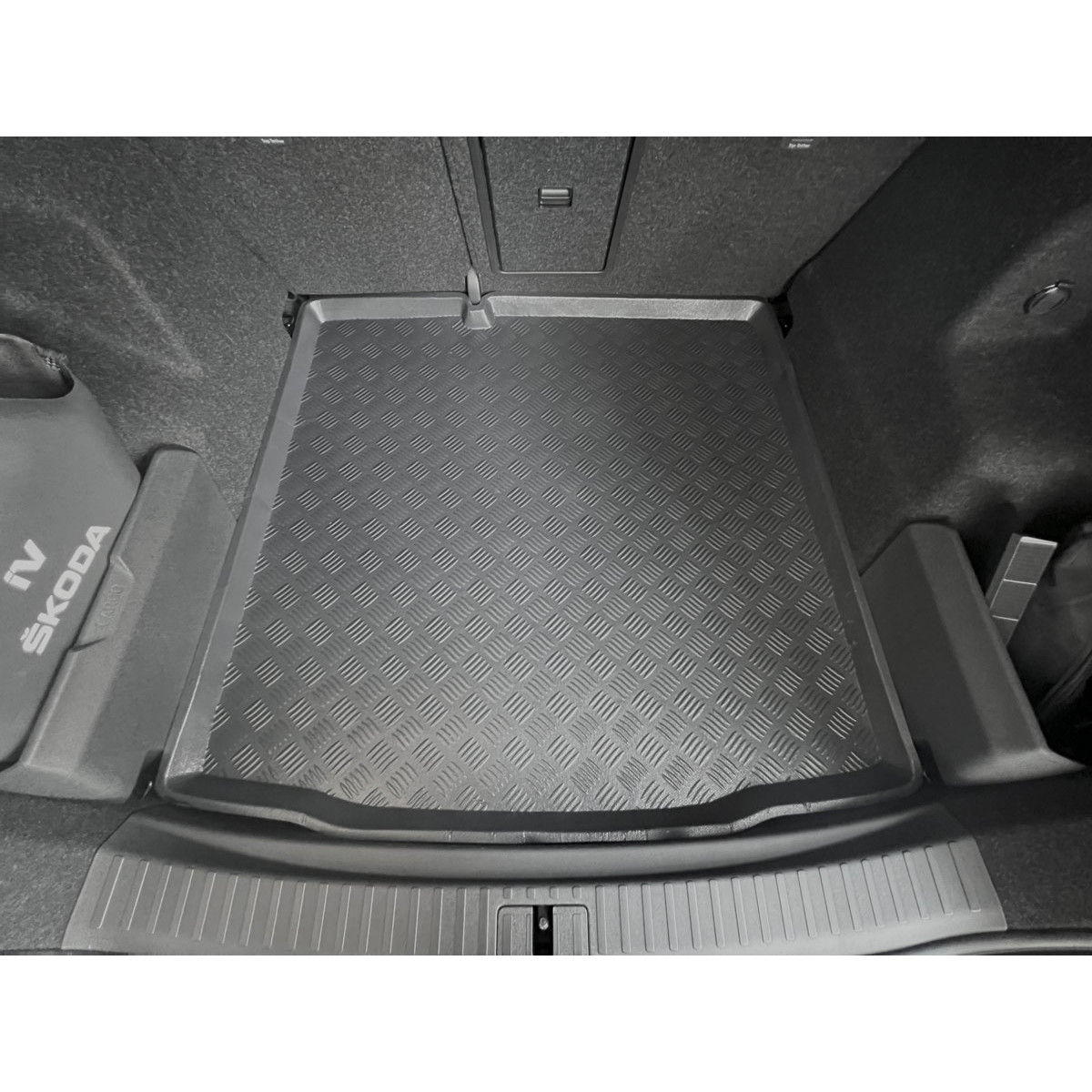 Plastist pagasiruumi matt Skoda Enyaq SUV alates 2020a. (mittereguleeritavad grindys) Plastist pagasiruumi matt Skoda Enyaq SUV alates 2020a. (mittereguleeritavad grindys)