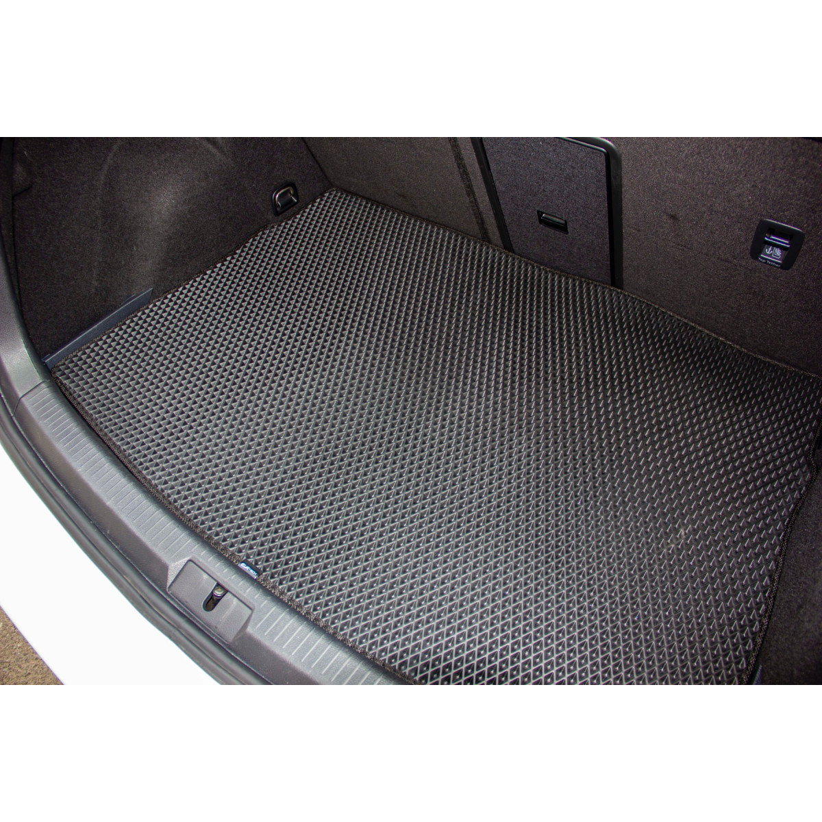 EVA pagasiruumi vaip Ford B-Max 2012-2018a. EVA pagasiruumi vaip Ford B-Max 2012-2018a.