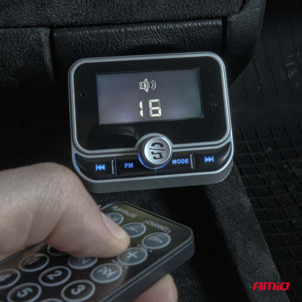 Auto FM-saatja puldiga, 2×USB-A 12V 24V AMIO-04657