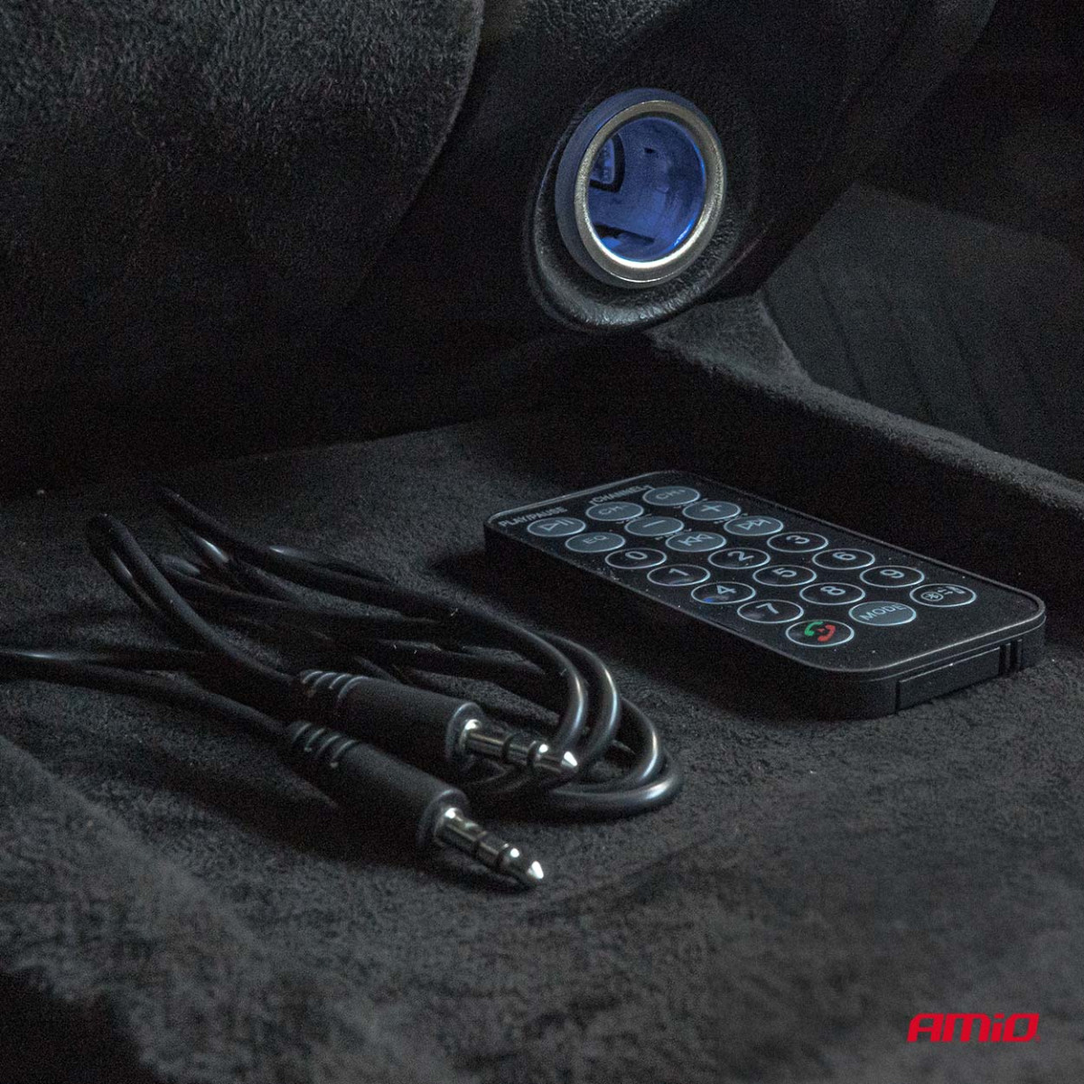 Auto FM-saatja puldiga, 2×USB-A 12V 24V AMIO-04657