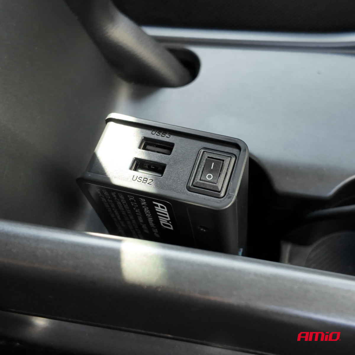Pistikupesa jaotur 12/24V koos 3x USB-A, USB-C, QC3.0, PD3.0 148W AMIO-04836