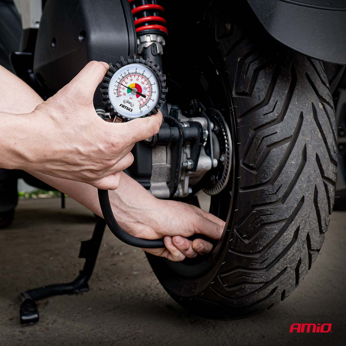 Mehaaniline manomeeter 30 cm voolikuga, 12 baari, AMIO-04468