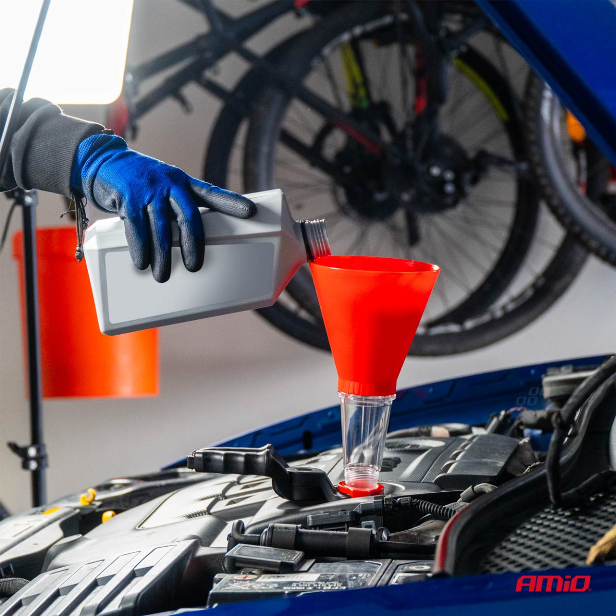 Mootoriõli lehter hoidikuga 125 mm AMIO-03278